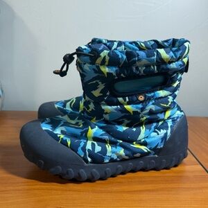 Bogs Kids Boys B-Moc Snow Boot Waterproof Winter Blue Green Camo Pull On Lined 5